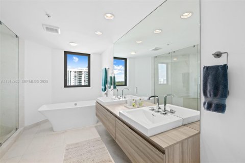Condo in North Miami Beach, Florida, 2 bedrooms  № 2076693 - photo 13