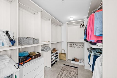 Condo in North Miami Beach, Florida, 2 bedrooms  № 2076693 - photo 16