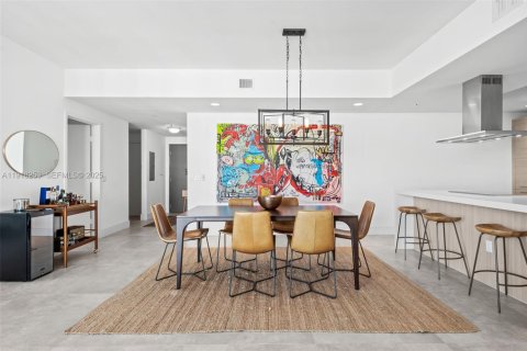 Condo in North Miami Beach, Florida, 2 bedrooms  № 2076693 - photo 5