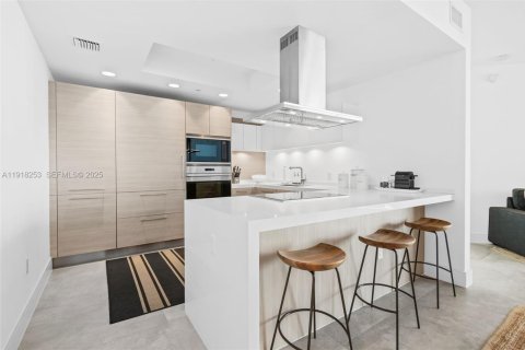 Condo in North Miami Beach, Florida, 2 bedrooms  № 2076693 - photo 6