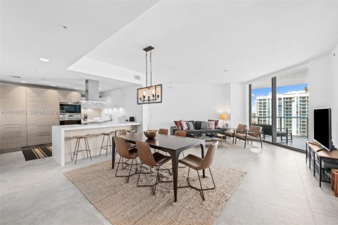 Condo in North Miami Beach, Florida, 2 bedrooms  № 2076693 - photo 4