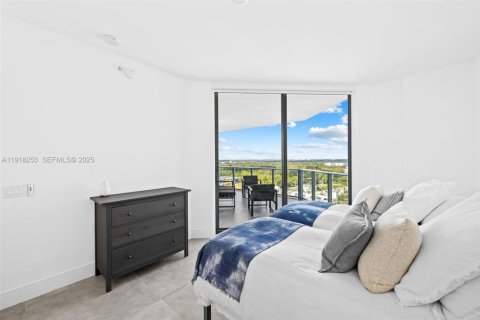 Condo in North Miami Beach, Florida, 2 bedrooms  № 2076693 - photo 18