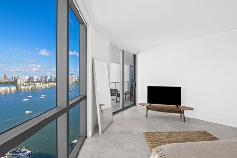 Condo in North Miami Beach, Florida, 2 bedrooms  № 2076693 - photo 12