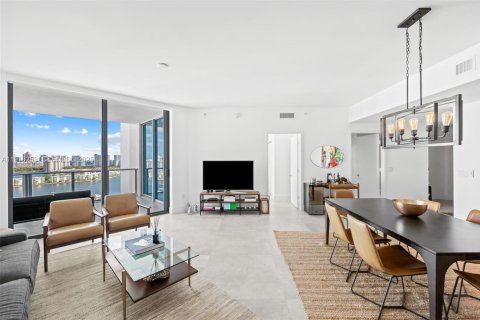 Condo in North Miami Beach, Florida, 2 bedrooms  № 2076693 - photo 3