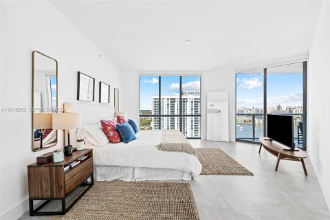 Condo in North Miami Beach, Florida, 2 bedrooms  № 2076693 - photo 10
