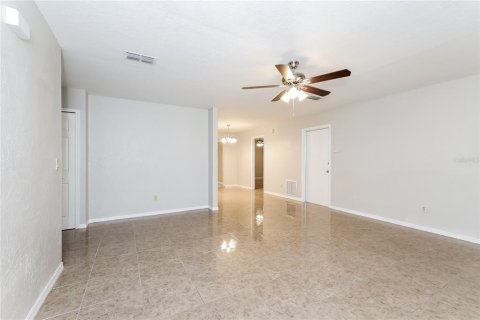 House in Kissimmee, Florida 3 bedrooms, 110.93 sq.m. № 2259347 - photo 2