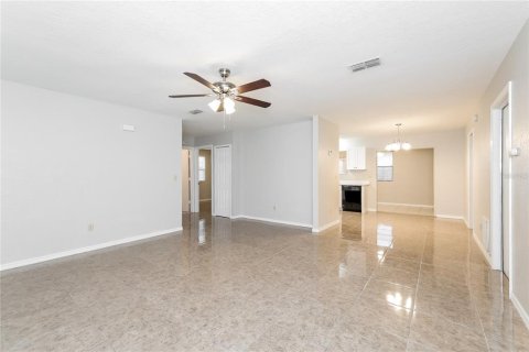 House in Kissimmee, Florida 3 bedrooms, 110.93 sq.m. № 2259347 - photo 3
