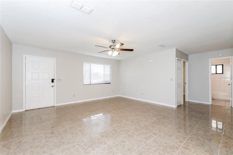 House in Kissimmee, Florida 3 bedrooms, 110.93 sq.m. № 2259347 - photo 4