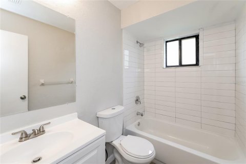 House in Kissimmee, Florida 3 bedrooms, 110.93 sq.m. № 2259347 - photo 13