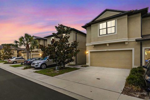 Townhouse in Clearwater, Florida 2 bedrooms, 157.75 sq.m. № 1717926 - photo 1