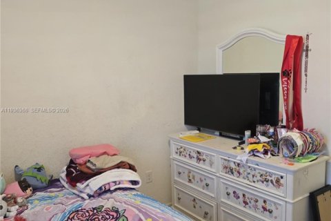 Touwnhouse à vendre à Hialeah, Floride: 3 chambres, 143.07 m2 № 1999255 - photo 8