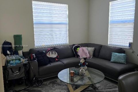 Touwnhouse à vendre à Hialeah, Floride: 3 chambres, 143.07 m2 № 1999255 - photo 4