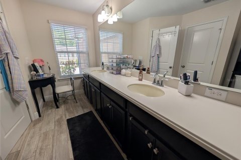 Townhouse in LAKESHORE in Lutz, Florida 3 bedrooms, 182.18 sq.m. № 2198250 - photo 23