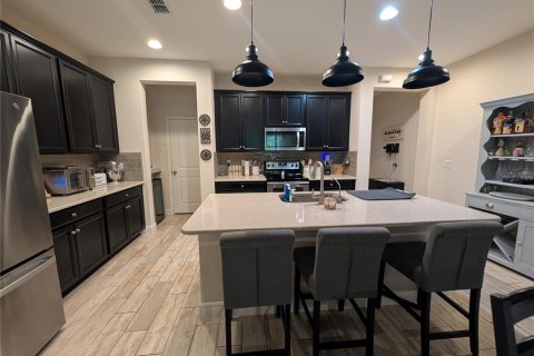 Townhouse in LAKESHORE in Lutz, Florida 3 bedrooms, 182.18 sq.m. № 2198250 - photo 10