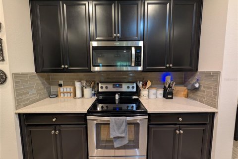 Townhouse in LAKESHORE in Lutz, Florida 3 bedrooms, 182.18 sq.m. № 2198250 - photo 6