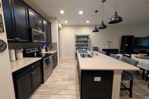 Townhouse in LAKESHORE in Lutz, Florida 3 bedrooms, 182.18 sq.m. № 2198250 - photo 5