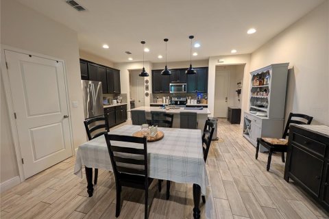 Townhouse in LAKESHORE in Lutz, Florida 3 bedrooms, 182.18 sq.m. № 2198250 - photo 11