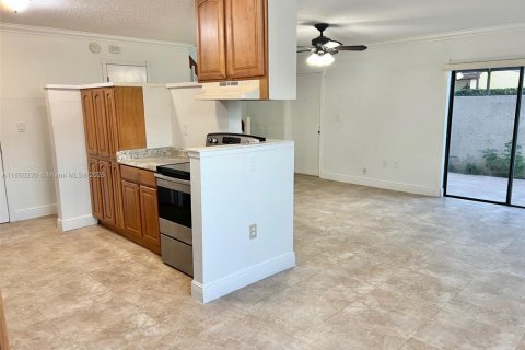 Condominio en alquiler en Palmetto Bay, Florida, 2 dormitorios, 96.06 m2 № 1881811 - foto 4