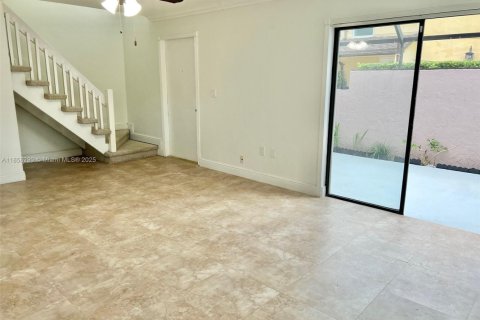 Condominio en alquiler en Palmetto Bay, Florida, 2 dormitorios, 96.06 m2 № 1881811 - foto 1