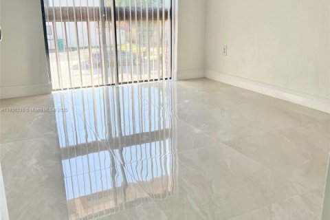 Condominio en alquiler en Palmetto Bay, Florida, 2 dormitorios, 96.06 m2 № 1881811 - foto 5