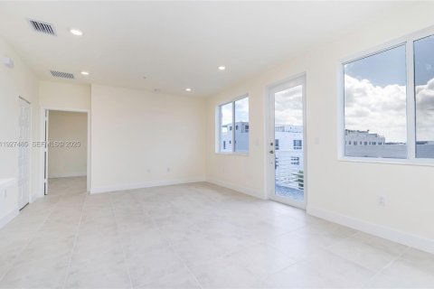 Condo in Doral, Florida, 3 bedrooms  № 1986090 - photo 8