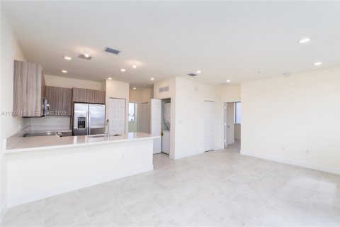 Condo in Doral, Florida, 3 bedrooms  № 1986090 - photo 4