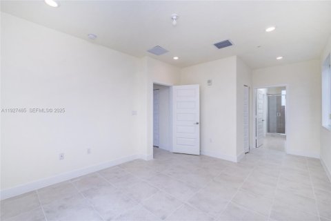 Condo in Doral, Florida, 3 bedrooms  № 1986090 - photo 9