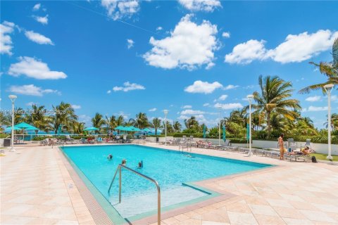 Condo in Miami Beach, Florida, 2 bedrooms № 2048322 - photo 19