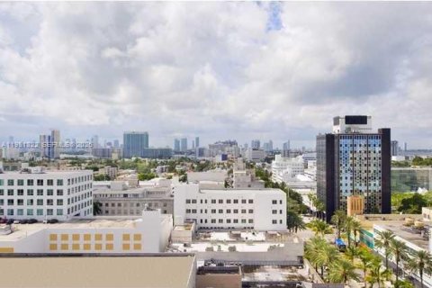 Condo in Miami Beach, Florida, 2 bedrooms № 2048322 - photo 14