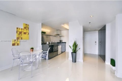 Condo in Miami Beach, Florida, 2 bedrooms № 2048322 - photo 4
