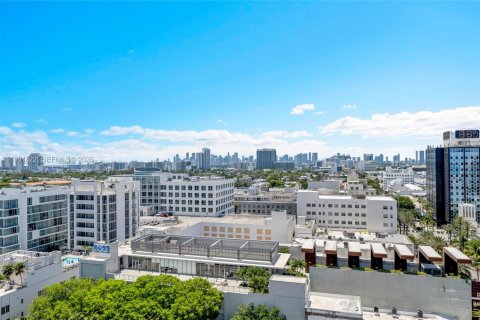 Condo in Miami Beach, Florida, 2 bedrooms № 2048322 - photo 28