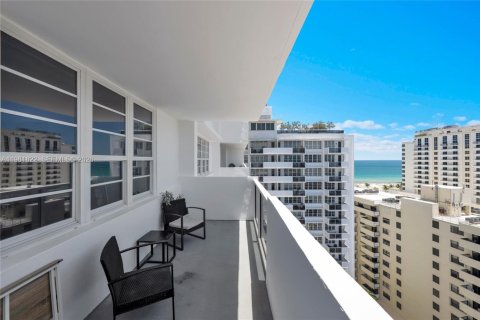 Condo in Miami Beach, Florida, 2 bedrooms № 2048322 - photo 25