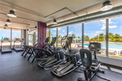 Condo in Miami Beach, Florida, 2 bedrooms № 2048322 - photo 18