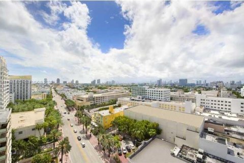 Condo in Miami Beach, Florida, 2 bedrooms № 2048322 - photo 13