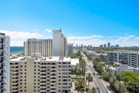 Condo in Miami Beach, Florida, 2 bedrooms № 2048322 - photo 29