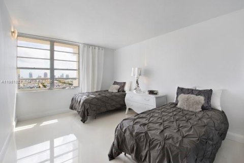 Condo in Miami Beach, Florida, 2 bedrooms № 2048322 - photo 9
