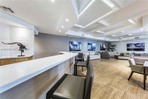 Condo in Miami Beach, Florida, 2 bedrooms № 2048322 - photo 15