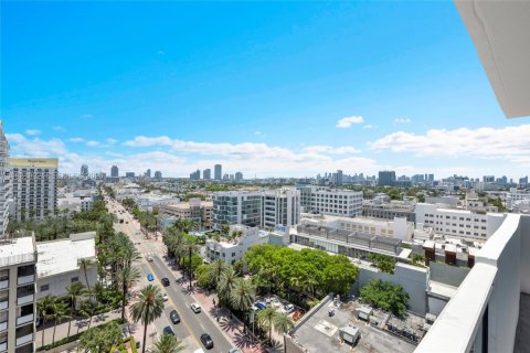 Condo in Miami Beach, Florida, 2 bedrooms № 2048322 - photo 27