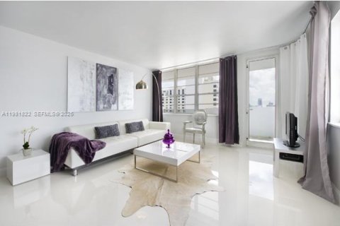 Condo in Miami Beach, Florida, 2 bedrooms  № 2048322