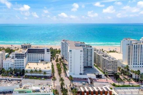 Condo in Miami Beach, Florida, 2 bedrooms № 2048322 - photo 24