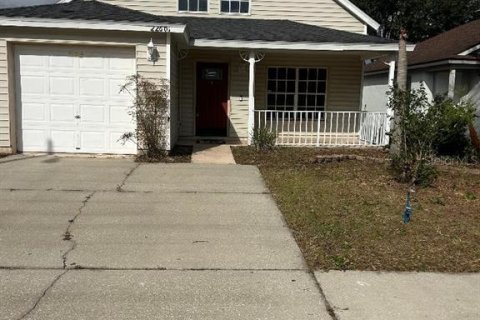 House in Lutz, Florida 3 bedrooms, 133.59 sq.m. № 2210021 - photo 2