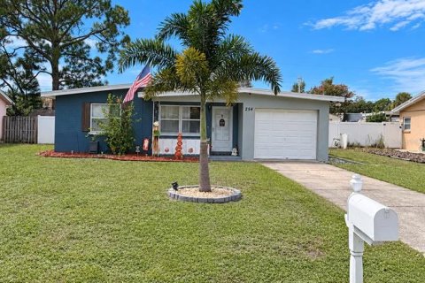 House in Largo, Florida 2 bedrooms, 121.24 sq.m. № 2369100