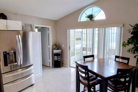 House in Port St. Lucie, Florida 2 bedrooms, 114.55 sq.m. № 2086486 - photo 8