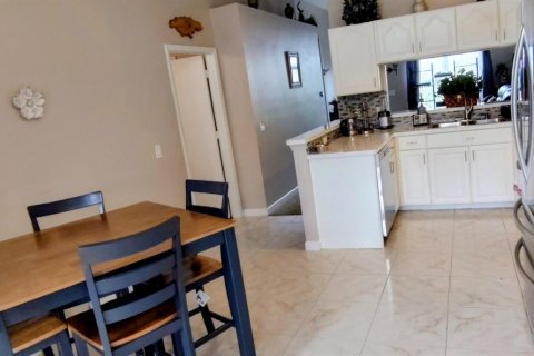 House in Port St. Lucie, Florida 2 bedrooms, 114.55 sq.m. № 2086486 - photo 9