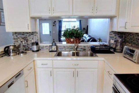 House in Port St. Lucie, Florida 2 bedrooms, 114.55 sq.m. № 2086486 - photo 12