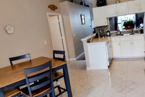 House in Port St. Lucie, Florida 2 bedrooms, 114.55 sq.m. № 2086486 - photo 10