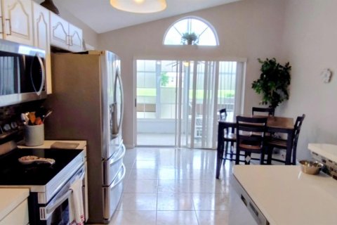 House in Port St. Lucie, Florida 2 bedrooms, 114.55 sq.m. № 2086486 - photo 6