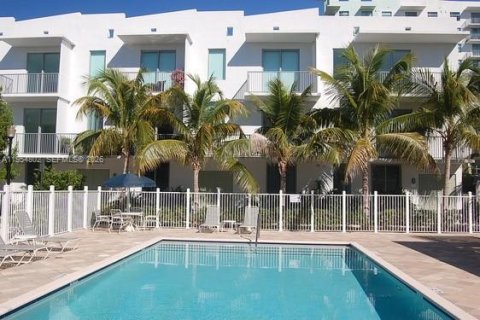 Condominio en alquiler en Hollywood, Florida, 3 dormitorios, 197.6 m2 № 2009278 - foto 17