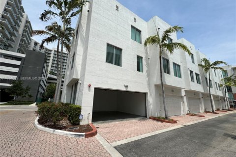Condominio en alquiler en Hollywood, Florida, 3 dormitorios, 197.6 m2 № 2009278 - foto 14