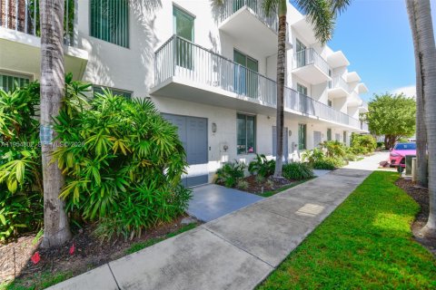 Condominio en Hollywood, Florida, 3 dormitorios  № 2009278